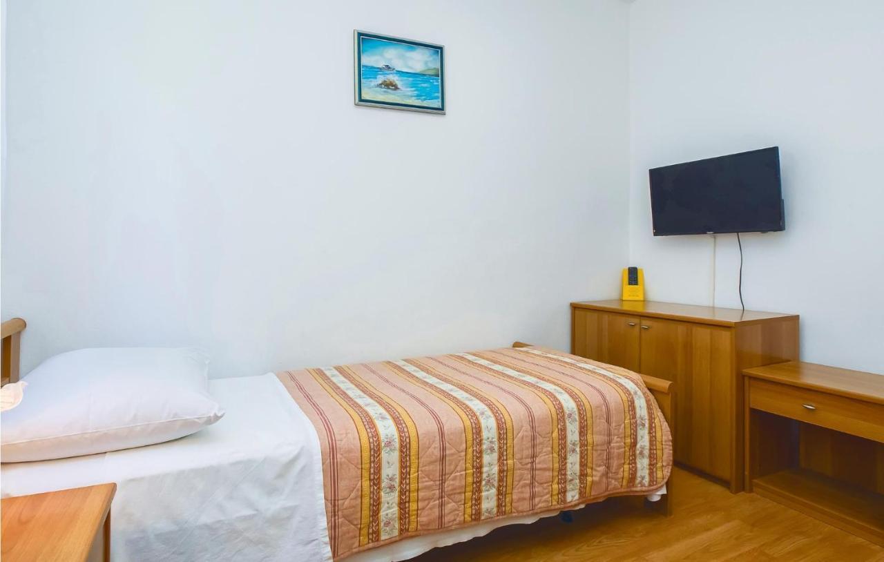 Cozy Apartment In Lokva Rogoznica With Wifi מראה חיצוני תמונה