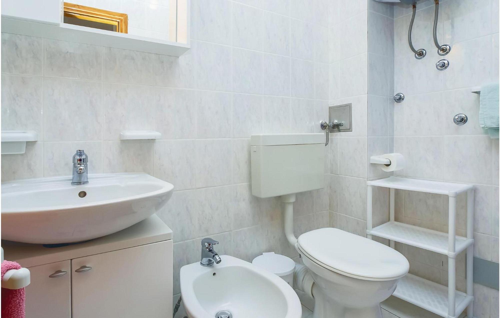 Cozy Apartment In Lokva Rogoznica With Wifi מראה חיצוני תמונה